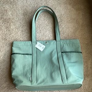 NWT lululemon Daily Multi-Pocket Tote Bag 20L in Grey Eucalyptus / Legacy Green